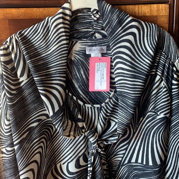 Limited Edition Kokoon Botique Brand. Made in the USA“ The good wife “ blouse. - Picture 2 of 6